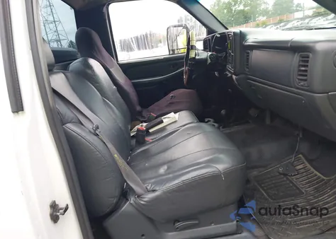 2001 Chevrolet Silverado 2500Hd z USA, uszkodzony, nr VIN 1GCHK24U21E147494